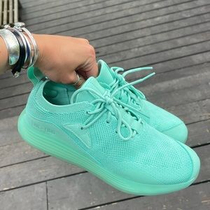 Lane Eight Womens Size 9 Turquoise trainer sneakers